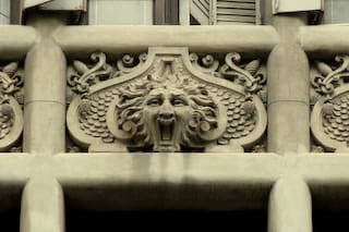 Los talismanes de piedra que esconden los edificios de Buenos Aires