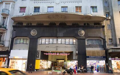 Palacio Díaz, algo así como el Empire State de Uruguay, en 18 y Ejido.