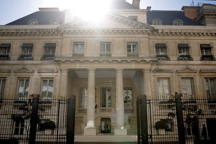 La imponente fachada del palacio