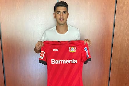 En diciembe de 2019 Exequiel Palacios firmó contrato hasta 2025 con Bayer Leverkusen de Alemania, una decisión que serría difícil para la pareja del futbolista y Yésica Frías