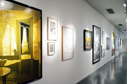 Se exhiben dos grandes pinturas de tonos solares de Pablo Paéz Riva