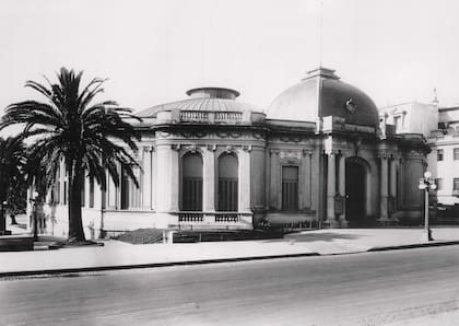 Palais de Glace. Posadas 1725. Fue inaugurado como pista de patinaje sobre hielo en 1910.