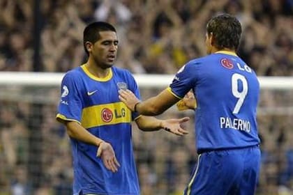 Palermo le entrega la cinta a su nuevo dueño: Román