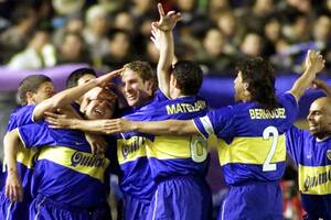 Palermo y Riquelme celebran juntos uno de los más grandes triunfos de Boca de la historia: ante Real Madrid en 2000.