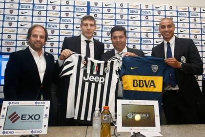 Palermo y Trezeguet, durante la presentaciòn de la Copa UNESCO, junto a Enzo Pagani y Daniel Angelici