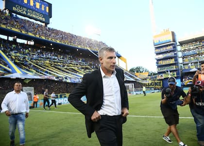 Palermo y una visita a la Bombonera como entrenador de Platense; esa tarde fue ovacionado