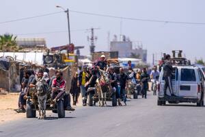 Más de 100.000 personas huyen de Rafah mientras Israel amplía la ofensiva