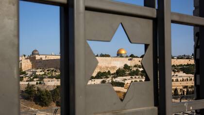 La Casa Blanca responde a las críticas y asegura que la decisión de Trump es “a favor de la paz” en Medio Oriente