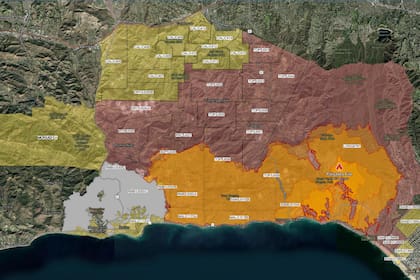 Palisades Fire, sin contención y más de 6974 hectáreas arrasadas: las evacuaciones obligatorias afectan a Malibu, Santa Mónica y otras zonas.