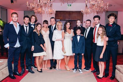 Palito Ortega y Evangelina Salazar celebran sus 50 años de casados junto a sus hijos y nietos