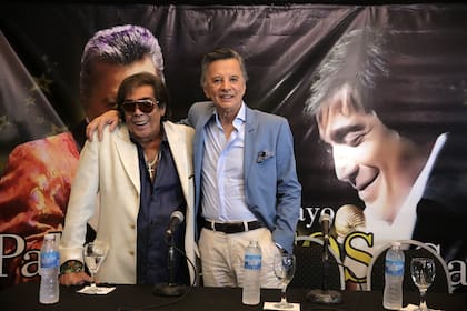 Cacho Castaña y Palito Ortega en abril de 2018, antes de su show en el Luna Park