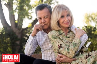 Cumplió 83 y lo celebró con un asado en su casa: las fotos de los invitados y la original torta “parrillera”