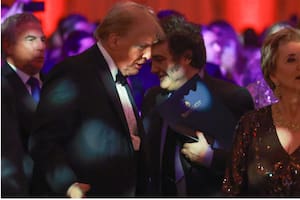 PALM BEACH, FLORIDA - NOVEMBER 14: Argentine President Javier Milei walks past U.S. President-elect Donald Trump as they attend the America First Policy Institute Gala held at Mar-a-Lago on November 14, 2024 in Palm Beach, Florida. The annual event supports Grey Team, a nonprofit organization dedicated to preventing military suicide. Joe Raedle/Getty Images/AFP (Photo by JOE RAEDLE / GETTY IMAGES NORTH AMERICA / Getty Images via AFP)
