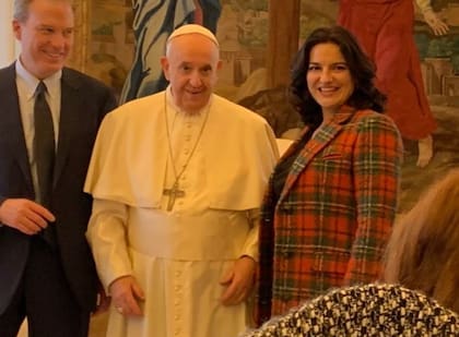 Paloma García Ovejero junto al papa Francisco.