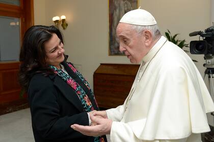 Paloma García Ovejero junto al papa Francisco