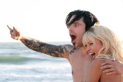 Pam & Tommy con Sebastian Stan y Lily James