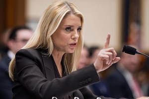Trump despidió a la fiscal general Pam Bondi