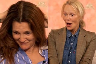 Drew Barrymore entrevistó a cara lavada a Pamela Anderson y se sacó las extensiones al aire
