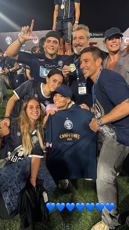 Pamela David, en familia durante los festejos por la consagración de Independiente Rivadavia en la Copa Argentina, el primer título para el fútbol cuyano