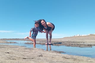 Tenía tres años, vivía en un hogar y no hablaba una sola palabra hasta que una mujer viajó 3000 kilómetros para conocerla