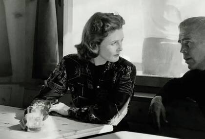 Pamela en el Club Corviglia en St. Moritz, Suiza, en una fotografía publicada por la revista Vogue en 1952