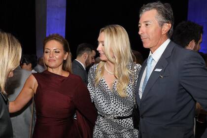 Pamela Marcuzzi de Saguier, con el empresario Pablo Roemmers y su mujer Catherine