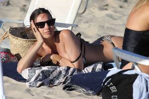 Pampita disfrutó de la playa con amigas y Ricardo Darín  tomó sol junto a su mujer