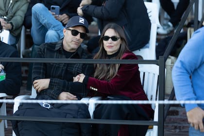 Pampita Ardohain disfrutó del partido desde la tribuna principal con su novio, el polista Martín Pepa, que aunque vive mayormente en Estados Unidos, a esta altura del año los compromisos laborales lo traen de vuelta a Argentina