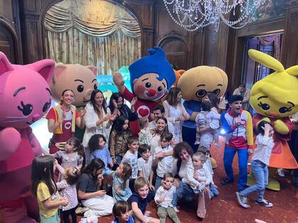 Pampita Ardohain y Roberto García Moritán eligieron a Plim Plim para animar la fiesta de 2 años de su hija Ana