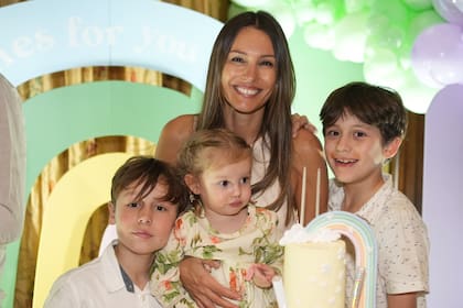 Pampita con Ana, Benicio y Beltrán