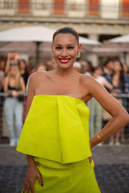 Pampita con un diseño de Carolina Herrera.