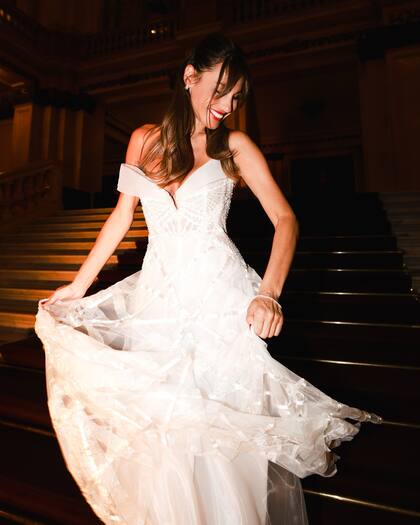 Pampita deslumbró con un increíble vestido de novia en el Teatro Colón (Foto: Instagram/@pampitaoficial)