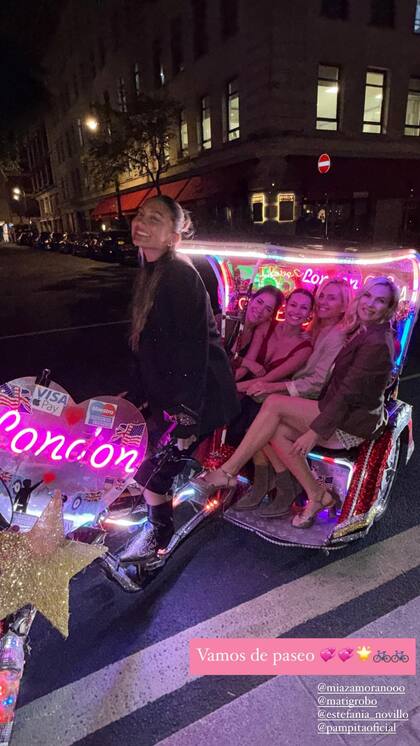 Pampita disfrutó con sus amigas la noche de Londres (Foto: Instagram @pampitaoficial)