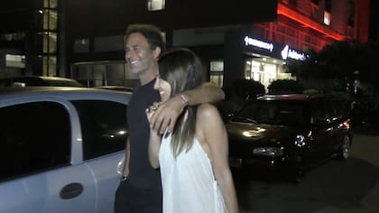 El 25 la presencia de Pampita en el Sanatorio Cantegril llamó la atención de todos. La modelo llegó junto a Martín Pepa al conocido centro de salud de Punta del Este y generó preocupación. Luego, ella misma se ocupó de aclarar que solo fue a visitar a una amiga