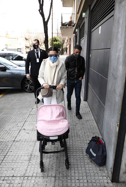 Pampita junto a la pequeña Ana