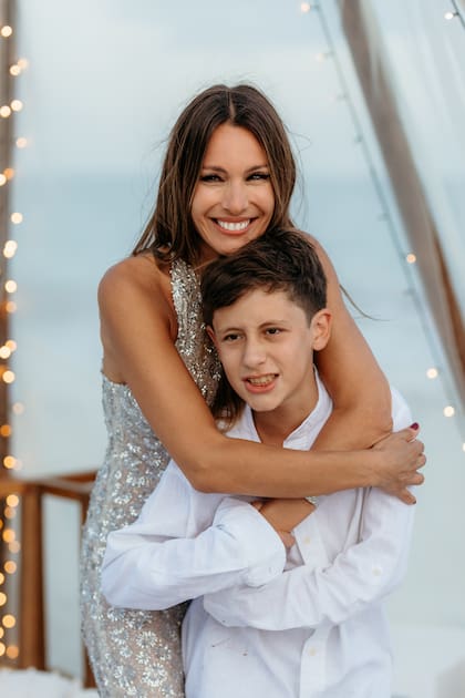 Pampita junto a su hijo Benicio, el menor de sus herederos con Benjamín Vicuña