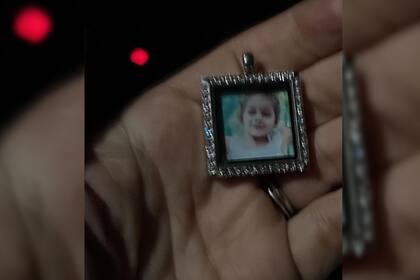 Pampita mostró la foto de Blanca, su hija, que llevó consigo durante la peregrinación a Luján (Foto Instagram @pampitaoficial)