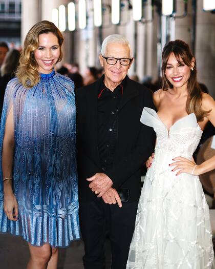 Pampita posó con Elina y Eduardo Constantini en el Teatro Colón (Foto: Instagram/@pampitaoficial)