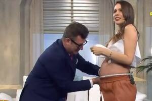 Pampita se midió la panza en vivo y tiene 30 centímetros más de lo habitual