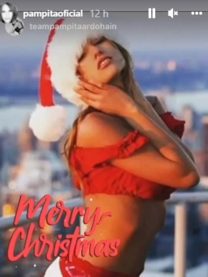 Pampita subió a sus redes imágenes de campañas donde la temática era la Navidad