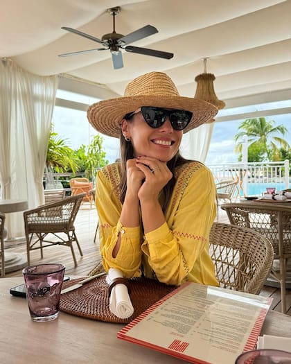 Pampita viajó a la Isla de San Martin en el Caribe junto a sus amigas (Foto: Instagram @pampitaoficial)