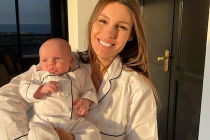 Pampita junto a su hija Ana, que nació el 22 de julio en el Sanatorio Otamendi (Foto: Instagram/@pampitaoficial)