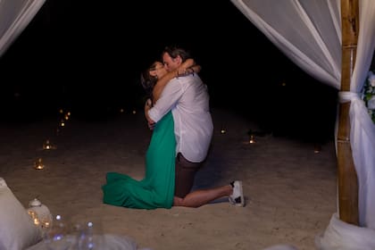 Pampita y Roberto García Moritán durante la propuesta de matrimonio