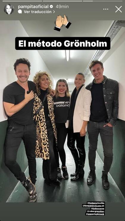 Pampita y Roberto posaron junto a Benjamín y Laurita en los pasillos del teatro (Foto: Instagram @pampitaoficial)