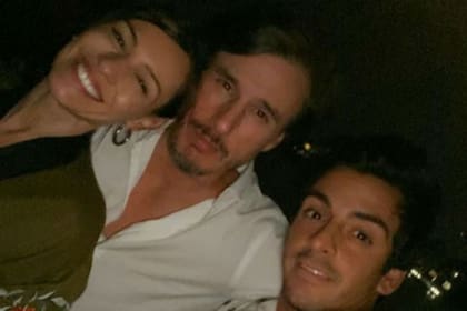 Pampita y su marido, acompañados del hermano de la modelo, Guillermo