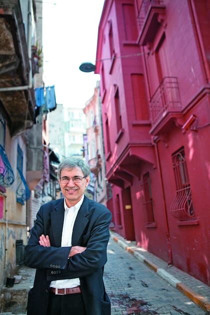 Pamuk en Estambul, junto al edificio de la calle Çukurcuma de Nisantasi, en el mismo barrio donde se crió