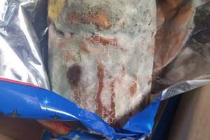 Pan dulce en mal estado correspondiente al Servicio Alimentario Escolar de Lomas de Zamora