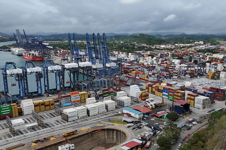 Panamá ordena ocupar puertos del canal tras quedar firme fallo contra concesión a CK Hutchison - LA NACION