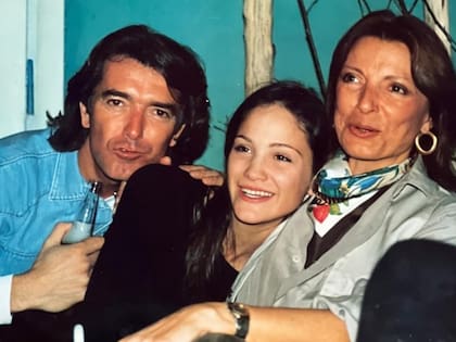 Pancho Dotto, Inés Rivero y Susy Chebar, diseñadora y dueña de La Clocharde, madre de Jazmín Chebar.