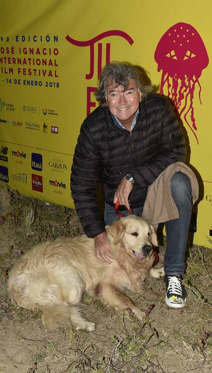 Pancho y un perrito playero